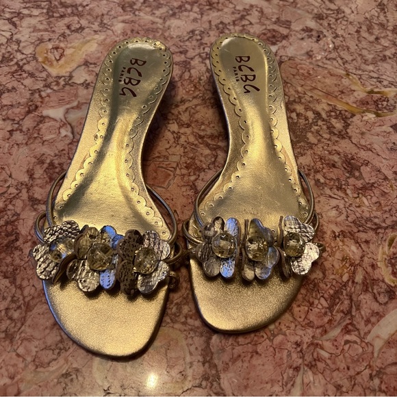 Y2K Vintage Gold Kitten Heels - Picture 2 of 8